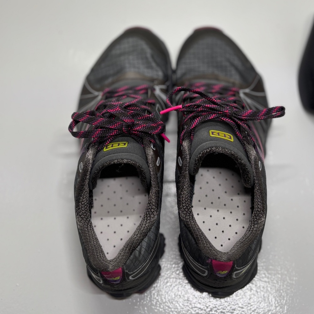 New Balance WT1010v2 Trail Running Shoes Women’s 7.5 Gray Pink Vibram - Picture 13 of 14